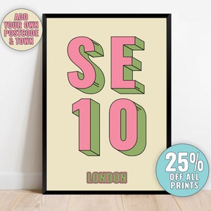 以下が含まれることがあります： 白のセラミックマグカップにカラフルな花柄のデザイン。ピンク、紫、黄色の様々な花と緑の葉が描かれています。持ち手も白です。