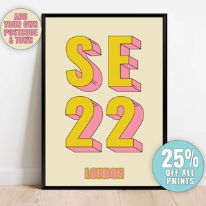 Könnte beinhalten: Ein gelber und rosa Poster mit dem Text "SE22 LONDON" in einer Retro-Schriftart. Der Poster ist schwarz gerahmt und hat einen weißen Hintergrund.