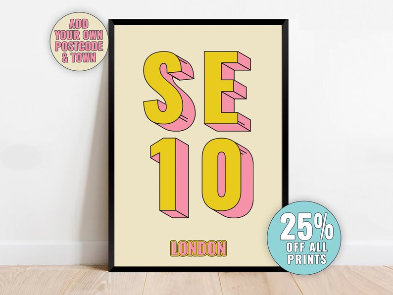 以下が含まれることがあります： クリーム色の斑点模様の釉薬が施された、3つのセラミックマグのセット。各マグには、青、緑、黄色の手描きの花柄が施されています。マグはシンプルで丸みを帯びた形状で、持ちやすいハンドルが付いています。