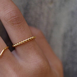 Ring with fine twists and 18k gold plating - Mila