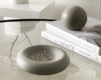 Handmade Jesmonite Jewellery Bowl: Concrete Trinket Tray