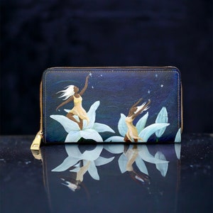Cartera de piel vegana Night Lillies de Sarah Camille Art