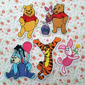 1 x Cartoon Character Pooh Bears Embroidered Patch Sew On/Iron On Patch Badge Applique DIY Motif Sewing Applique Clothing Badge.