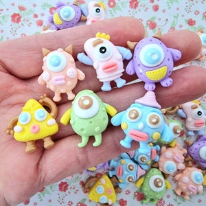 5/10 verschiedene süße glückliche dumme Monster Roboter Flatback Harz Cabochon Charms Decoden Handwerk Karte Schleife Schmuck DIY UK (ohne Haken)