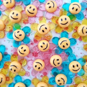 2/4/6 Assorted 28mm HOT Fashionable Happy Smiley Face Flower Bright Pastel Clear Acrylic Pendants Earrings Charms Jewellery Making DIY UK