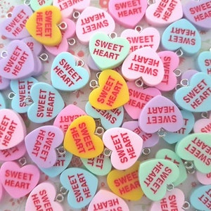 5/10 Surtido Pastel Sweetheart Love Conversation Heart Candy Resin Charm Flatback Kawaii Craft Jewellery DIY *NOT Edible* (Hook/NO Hook)