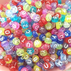 7mm Acrílico Alfabeto Letras Cuentas Letras Blancas En Color Surtido Perlas Redondas Amuletos Artesanía para Neclaces Pulsera Joyería Haciendo BRICOLAJE Reino Unido
