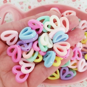 50/100 Assorted Kawaii Kleine Pastell Herz Form Acryl Perlen für Halsketten Armbänder Schmuckherstellung DIY UK
