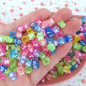 6mm Acrílico Surtido Gelatina Color Alfabeto Cuentas Letras Blancas Cubo Cuadrado Cuentas Artesanía para Neclaces Pulsera Joyería Haciendo BRICOLAJE Reino Unido