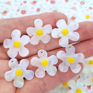 5/10 Acetate Acrylic Daisy Flower Charms Pendants Earrings Crafts Jewellery Making DIY UK