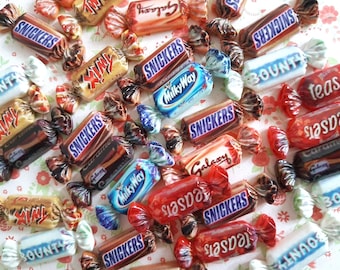 5/10 Assorted Chocolate Candy Resin Flatback Cabochon Embellishment Decoden Craft Card Bow Charm Jewellery DIY UK (Hook/No Hook)