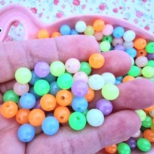 50/100 Assorted 8mm GLOW in the Dark Acrylic Round Beads Kawaii Spacer for Necklaces Bracelets Jewellery Making DIY UK