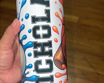 Vaso deportivo juvenil personalizado con pajita, tapa y base de goma incluidos.