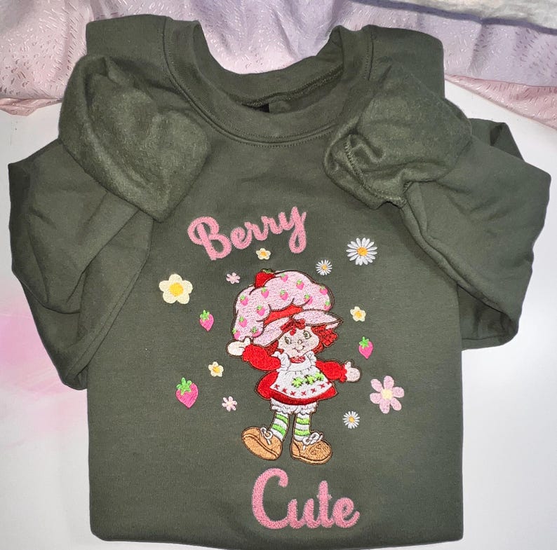 Strawberry Shortcake Embroidered Sweatshirt/ Sueter Bordado, Childhood Memories cartoon image 4