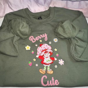 Strawberry Shortcake Embroidered Sweatshirt/ Sueter Bordado, Childhood Memories cartoon image 3