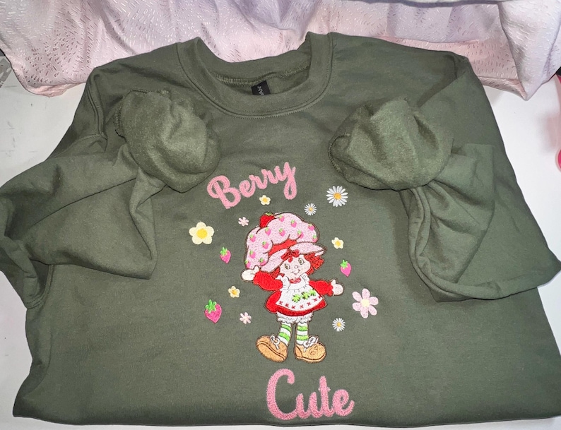 Strawberry Shortcake Embroidered Sweatshirt/ Sueter Bordado, Childhood Memories cartoon image 3