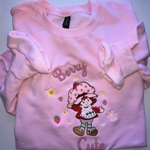 Strawberry Shortcake Embroidered Sweatshirt/ Sueter Bordado, Childhood Memories cartoon Pink