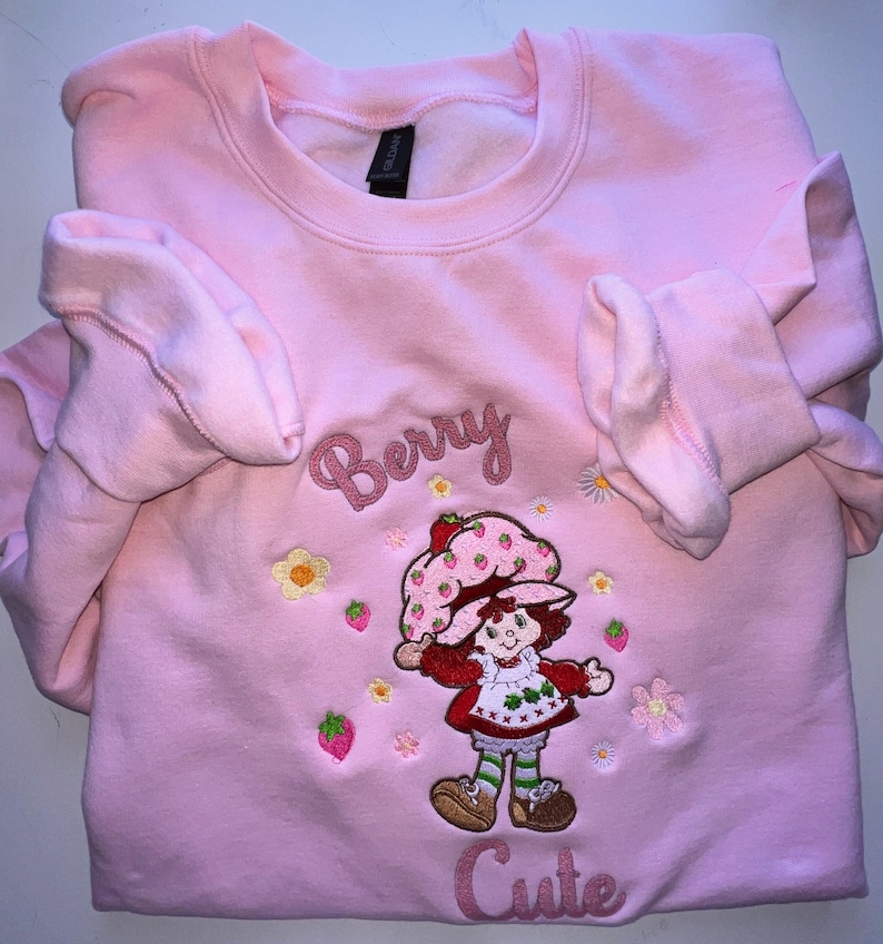 Strawberry Shortcake Embroidered Sweatshirt/ Sueter Bordado, Childhood Memories cartoon Pink