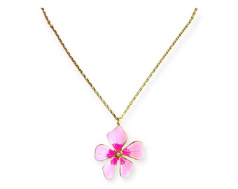 Collier doré avec pendentif fleur émaillée