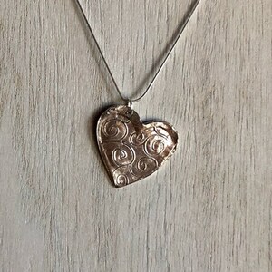 Fine Silver Heart Pendant Necklace, Swirl Heart Pendant, Precious Metal Clay, PMC, Sterling Silver Chain, Handmade, Valentine's Gift zdjęcie 2