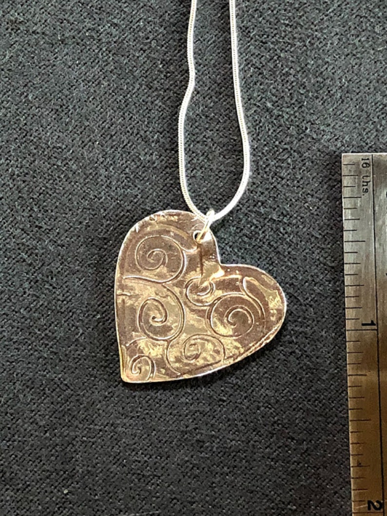 Fine Silver Heart Pendant Necklace, Swirl Heart Pendant, Precious Metal Clay, PMC, Sterling Silver Chain, Handmade, Valentine's Gift zdjęcie 5
