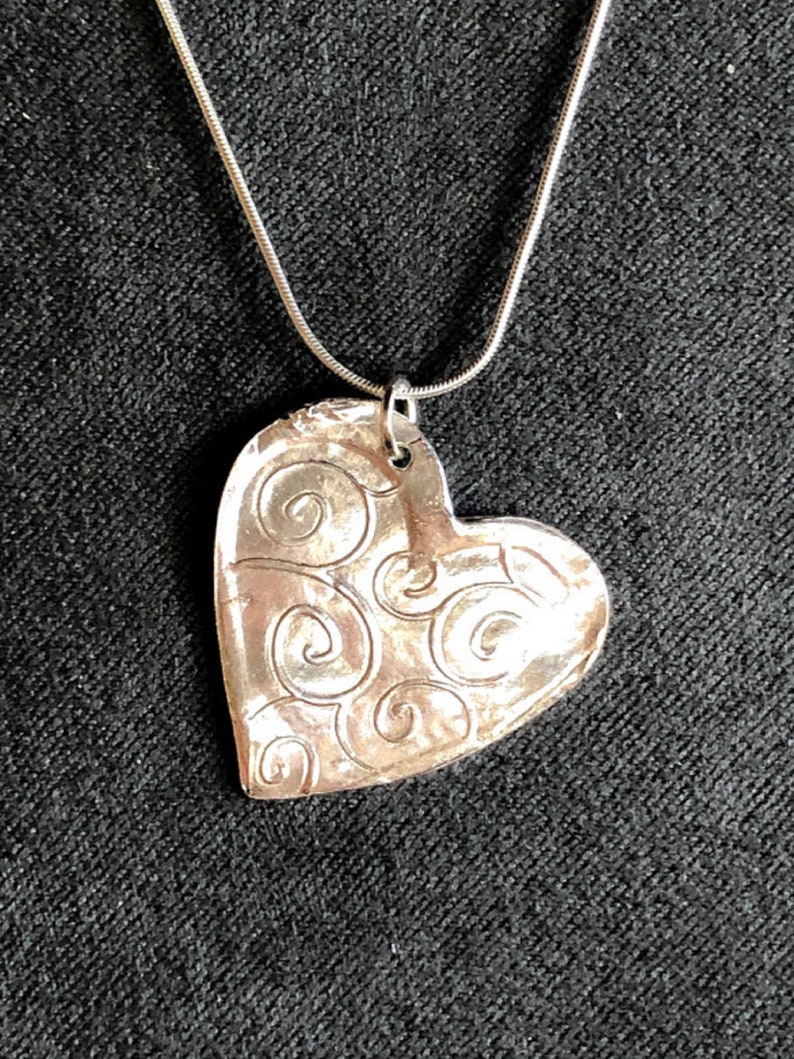 Fine Silver Heart Pendant Necklace, Swirl Heart Pendant, Precious Metal Clay, PMC, Sterling Silver Chain, Handmade, Valentine's Gift zdjęcie 1