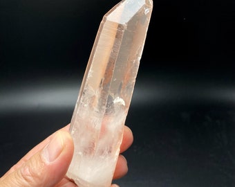 Straordinario cristallo di quarzo rosa lemuriano grezzo naturale, punta di quarzo grezza non lucidata/custodi dei registri/creste lineari/attivazione del chakra della corona
