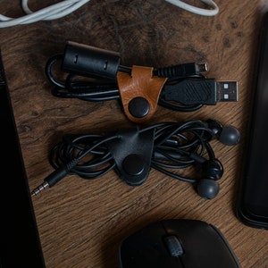 Leather Cable Organizer, Cord Keeper, Cord Holder, Leather Cable Cord, Cord Tie, Cord Organizer, Cable Clip, Small Useful Gifts, Cable Clamp