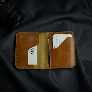 Cartera de cuero vertical, titular de la tarjeta de cuero, billetera plegable grabada, billetera de cuero en efectivo, regalo personalizado para él, regalo del día del padre