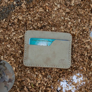 Verticale leren portemonnee, slanke portemonnee, leren kaarthouder, gegraveerde tweevoudige portemonnee, leren portemonnee geldhouder, gepersonaliseerd cadeau voor hem