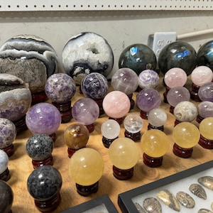 Crystal Mystery Box Full Of Specimens (500+ Unique Types) *** NEW STONES! *** Perfect Gift For Any Age & Great Home Decor!