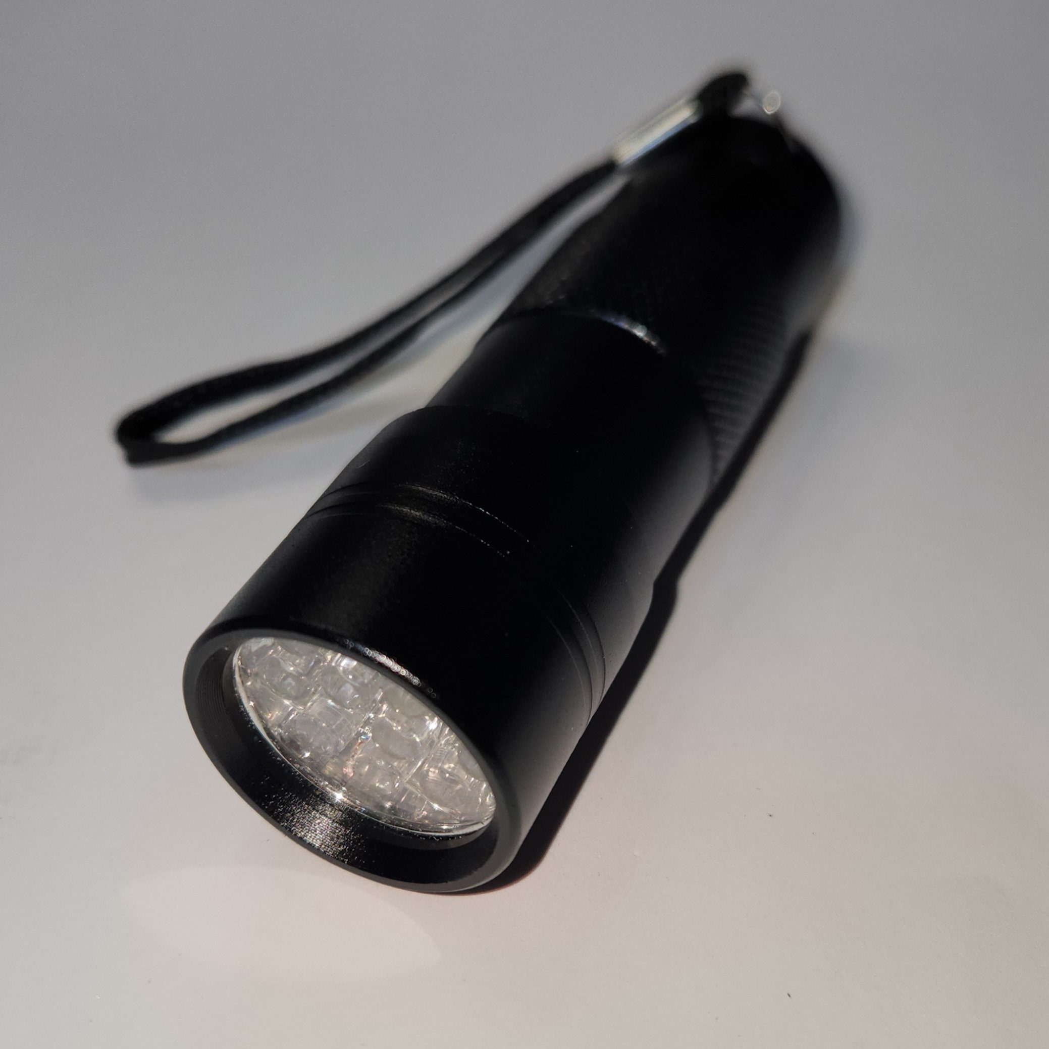 Mini Lampe de Poche Torche LED Tactique Forme de Stylo Léger Ultra