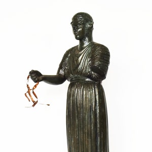 Charioteer of Delphi - Heniokhos - Pythian Games of 470 BC - Delphi Archaeological Museum - Reproduction - pure Bronze Sculpture