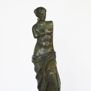 Afrodita Venus - Diosa griega romana de la belleza y el amor - base de mármol - estatua de bronce puro