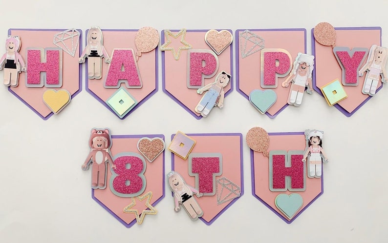 Puede incluir: Pancarta rosa y morada con las palabras "Happy 8th Birthday" en letras de purpurina rosa. La pancarta est&aacute; decorada con personajes de dibujos animados rosa y blanco, corazones, estrellas y diamantes.