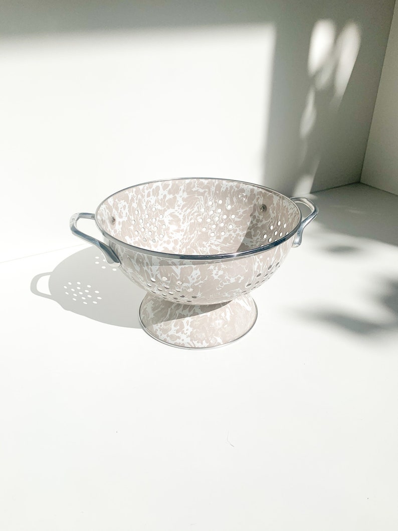 Beige Splatter Medium Colander 22cm