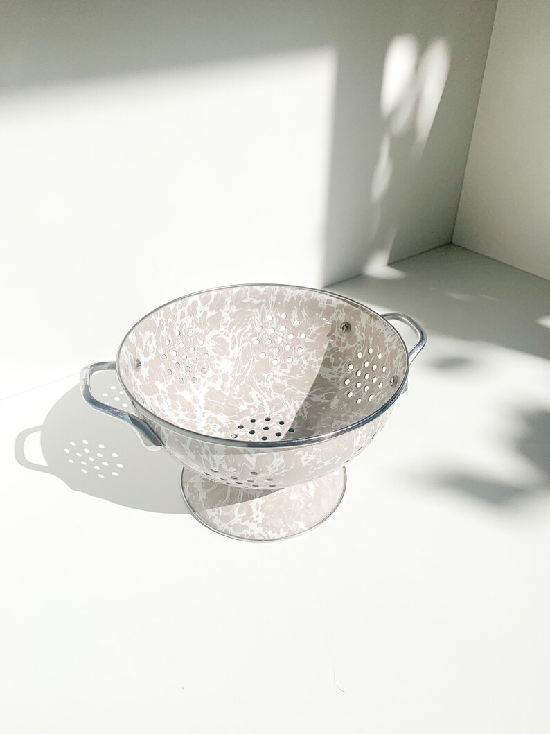Beige Splatter Medium Colander 22cm