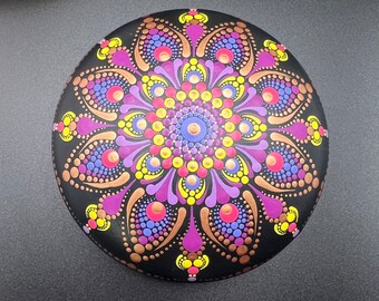 Mandala Steen Kleur Nr. 163 - beschilderde steen - handgemaakt - stippelschildering - mandala - cadeau-idee - mandala steen - gelukssteen - decoratie