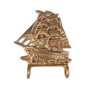 Wall Key Holder With Ship, Vintage Wall Key Display, Ship Shaped Key Rack, Two Hook Key Holder