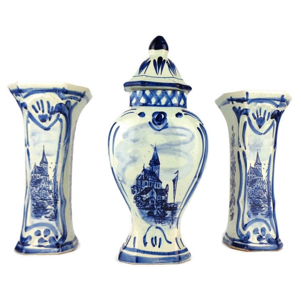 Vintage Delft Blauw Gingembre urne avec vases, ensemble d'armoires en céramique de Delft signé peint à la main et vases