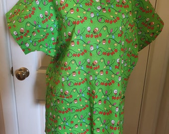 Small Christmas lights Scrub Top