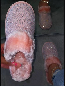 Pin by Jαsмιηє on Shoes  Fluffy shoes, Girly shoes, Pink fur