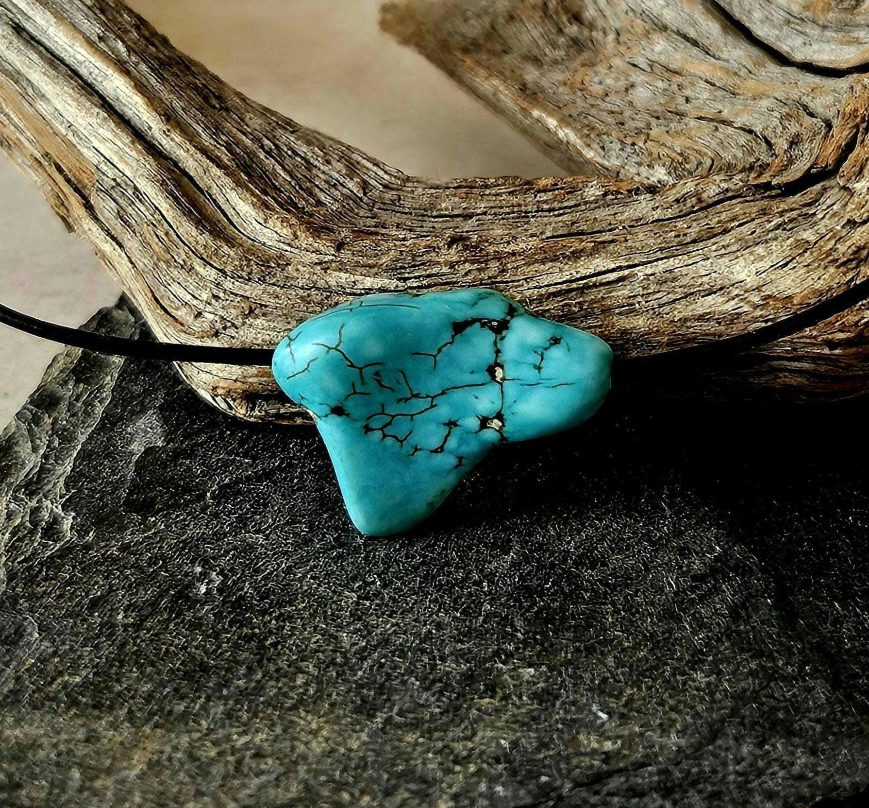 Arizona Turquoise, small nugget pendant, 16 x 23 x 10 mm, drilled, on adjustable leather cord