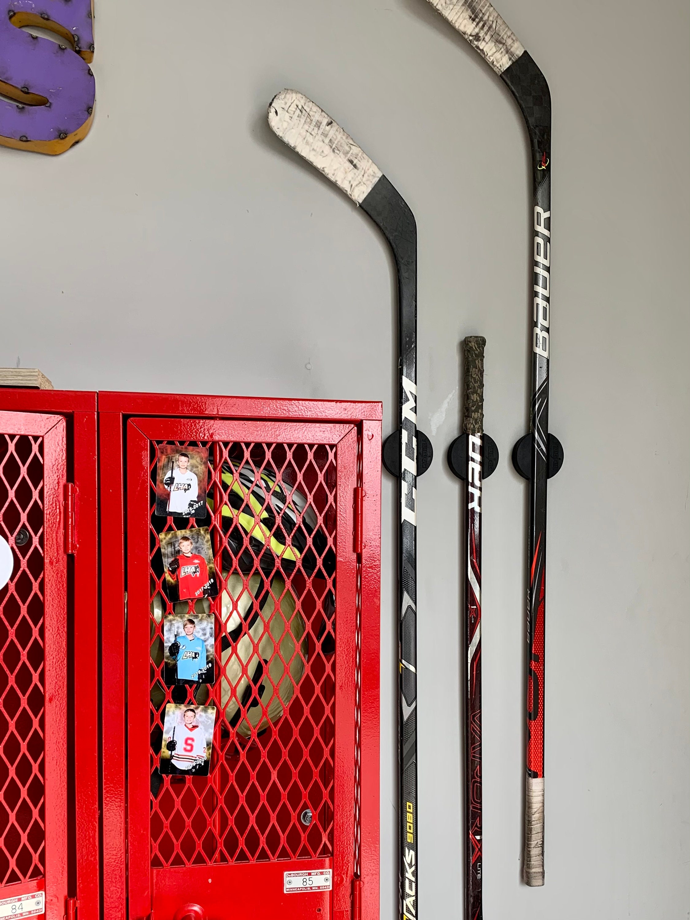 Ice Hockey Stick Holder Full Size Hockey Stick Wall Mount Display Shelf  Stand Collectibles and Memorabilia Display Gift NHL, Hockey Fans 