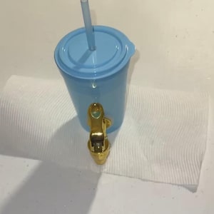 Flüssigkeitabgebender Tasseneinsatz für Kuchen