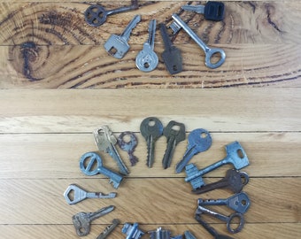 Pacote com 30 chaves de metal