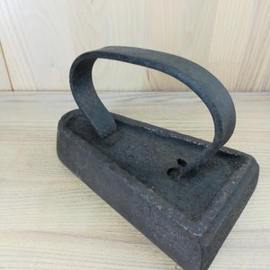 Primitive Sad Iron, Antique  Flat Iron
