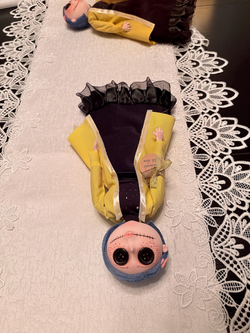 Handmade Coraline Art Doll, Creepy Collectible, Fan Art Bild 5