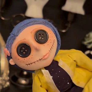 Handmade Coraline Art Doll, Creepy Collectible, Fan Art Bild 7