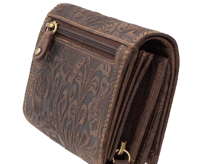 Purses or purses made of genuine buffalo leather compact with a special number of credit card compartments. Dark brown